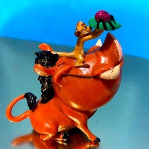 DISNEY’S THE LION KING VTG 90s APPLAUSE PUMBAA WARHOG & TIMON HOLDING BUG PVC 3”